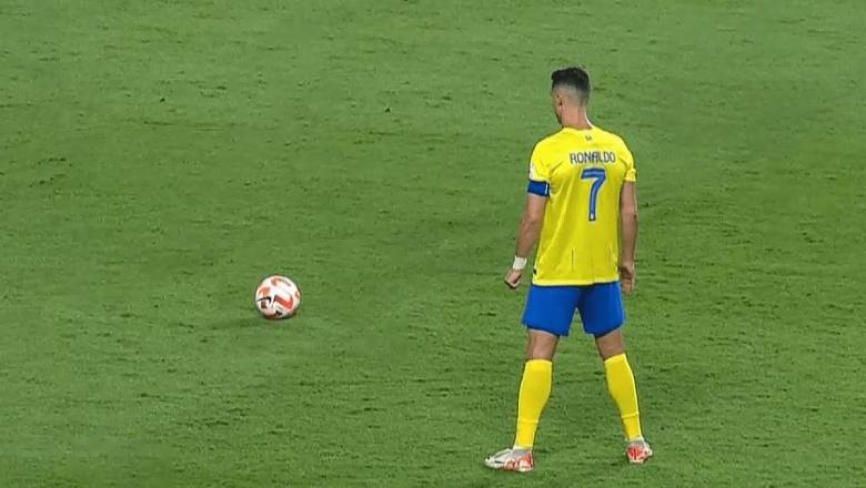 Top 10 of the best free kick takers of all time: Messi and Ronaldo's status revealed - Ảnh 1