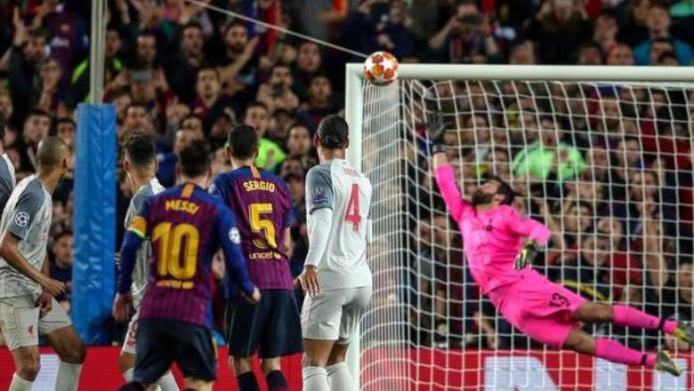 Top 10 of the best free kick takers of all time: Messi and Ronaldo's status revealed - Ảnh 2