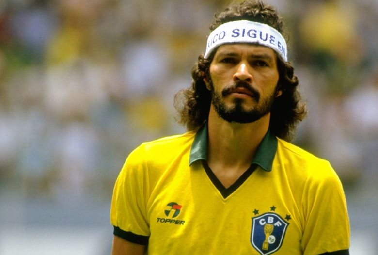 Best football players in South America history: Hat off to the bow-legged genius, can Messi surpass Pele & Maradona? - Ảnh 1