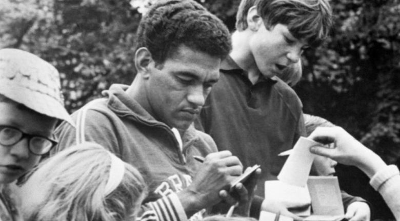 Best football players in South America history: Hat off to the bow-legged genius, can Messi surpass Pele & Maradona? - Ảnh 2