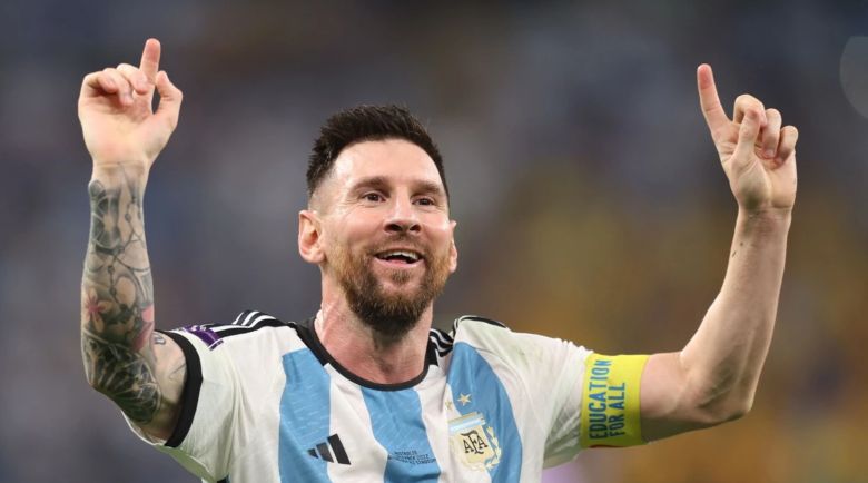 Best football players in South America history: Hat off to the bow-legged genius, can Messi surpass Pele & Maradona? - Ảnh 5