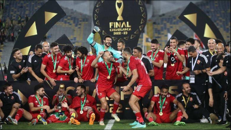 Which club has the most trophies in history? Real Madrid and Barcelona sit a long way behind the leaders. - Ảnh 1