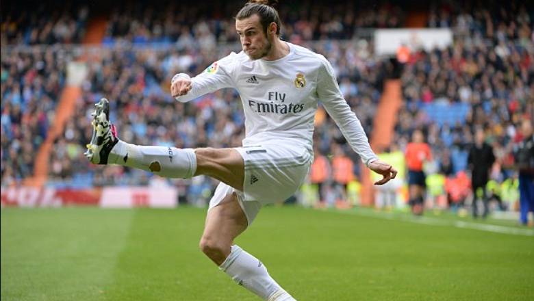 Why do football players cut holes in their socks? - Ảnh 1